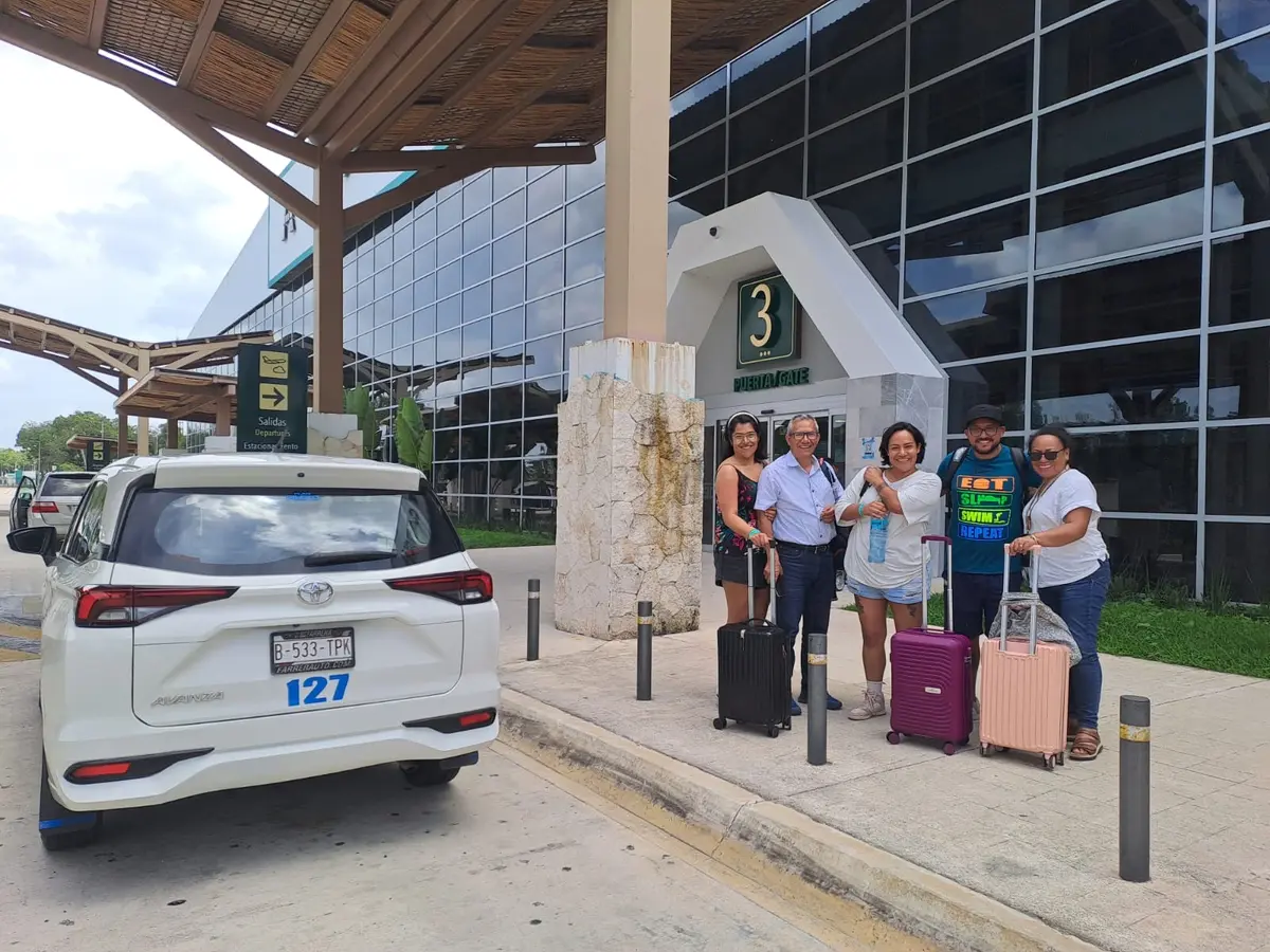 Traslado de turistas desde el aeropuerto