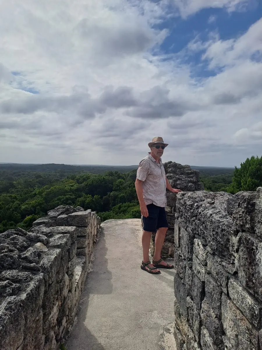 Turista en zona arqueológica