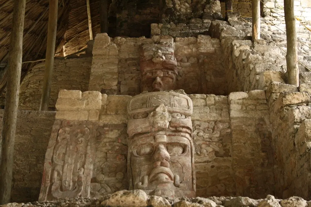 Máscaras mayas del Templo de los Mascarones en Kohunlich
