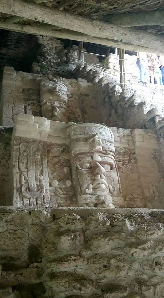 Templo de los Mascarones en la zona arqueológica de Kohunlich