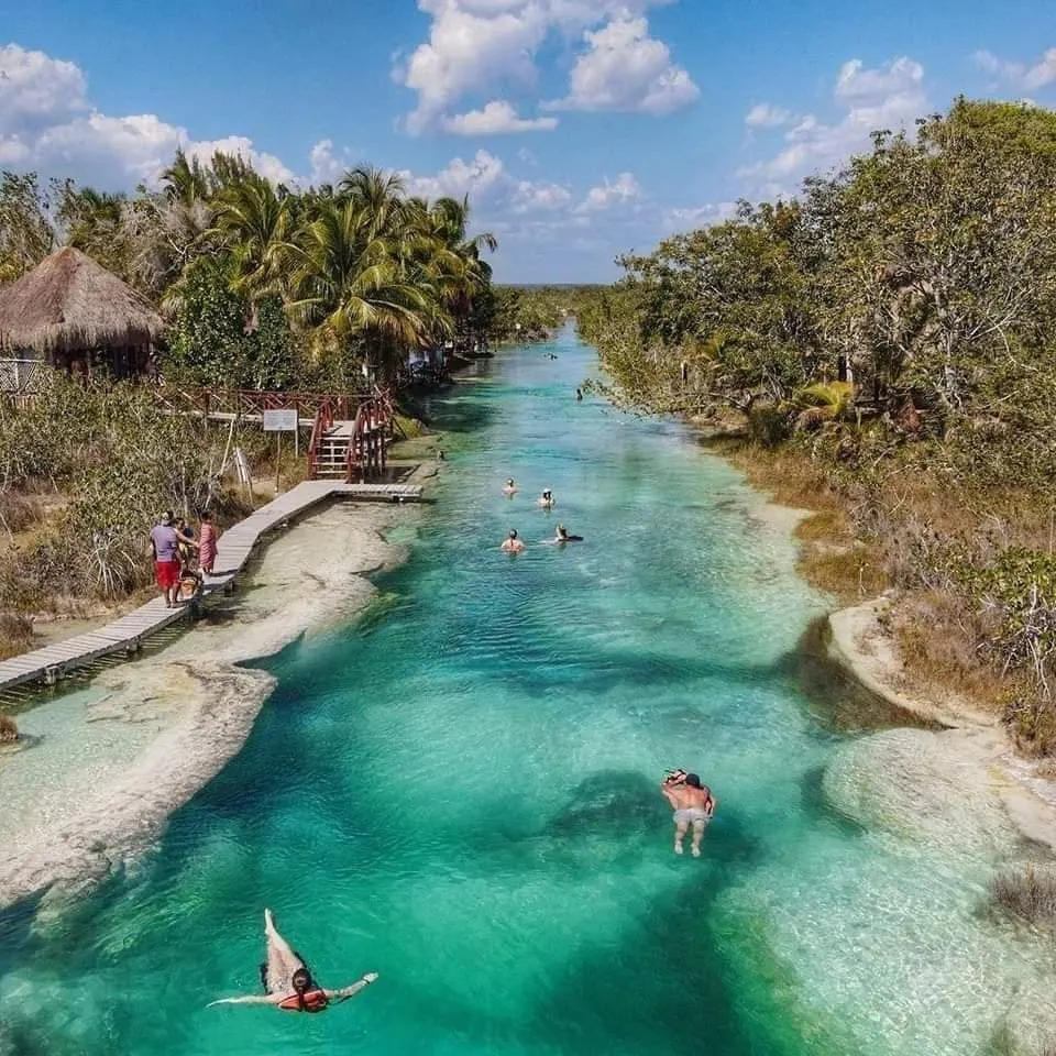 Vista aérea de Los Rápidos de Bacalar