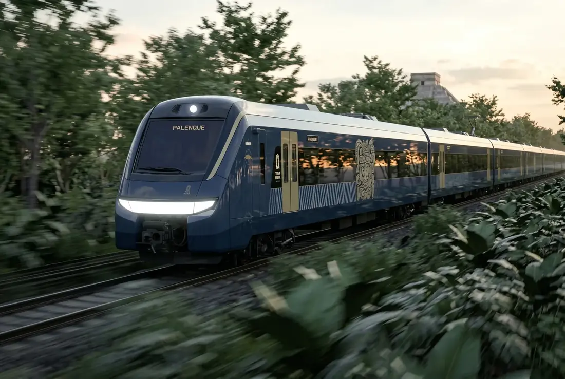 Tren Maya cruzando la selva rumbo a Bacalar